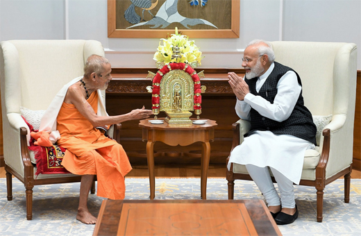 Pejawar seer meets PM Modi